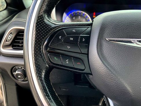 Used 2019 Chrysler Pacifica Limited w/ Advanced Safetytec Group FWD image 23