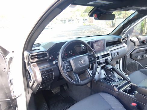 Used 2025 Toyota Tacoma SR5 AWD/4WD image 18
