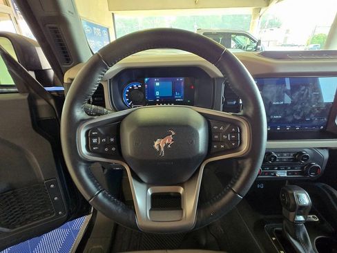 Used 2023 Ford Bronco Wildtrak image 15