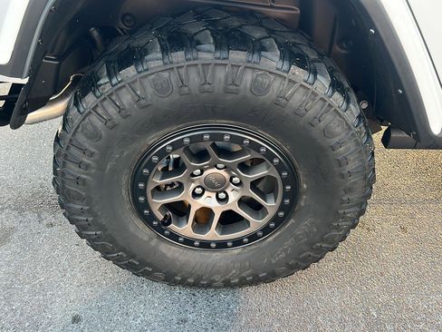 Used 2022 Jeep Wrangler Unlimited Rubicon w/ Xtreme Recon 35" Tire Package AWD/4WD image 42