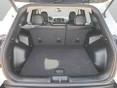 Used 2023 Jeep Cherokee Altitude Lux image 11