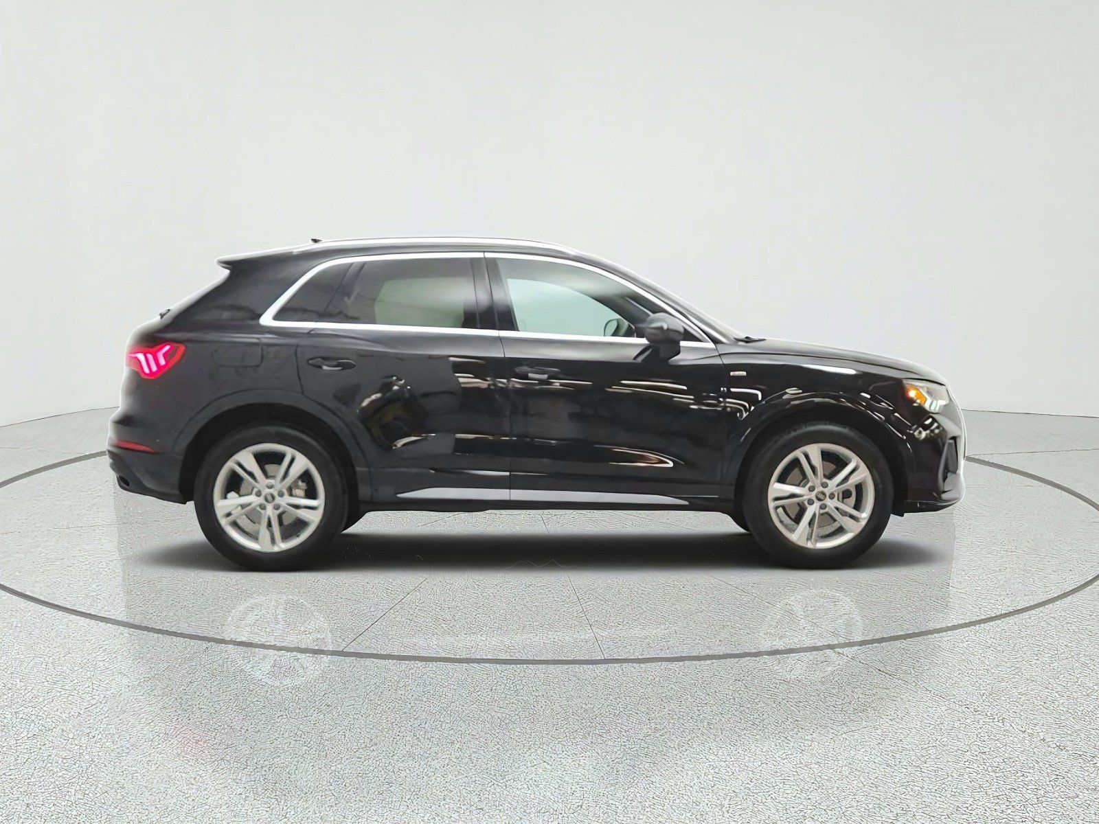 Used 2023 Audi Q3 2.0T Premium w/ Convenience Package AWD/4WD image 4