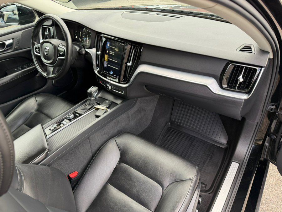 Used 2019 Volvo S60 T6 Momentum w/ Premium Package AWD/4WD image 23