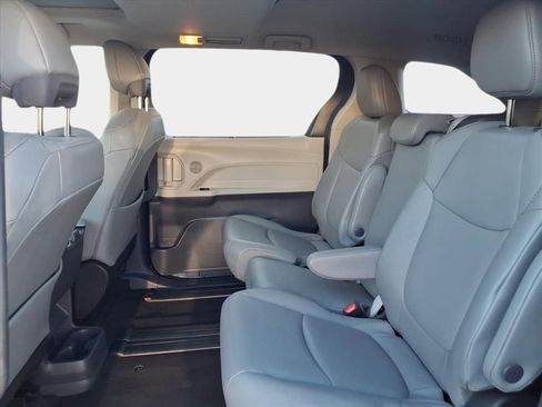 Used 2023 Toyota Sienna XLE image 14