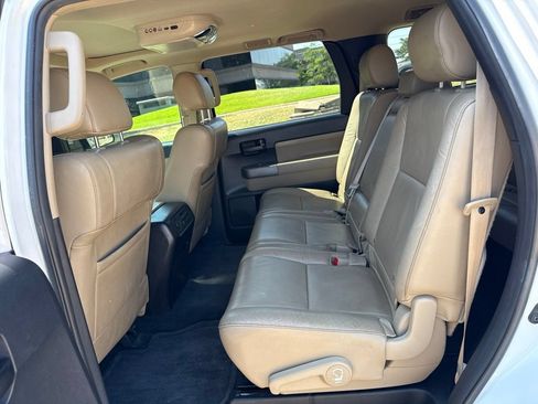 Used 2016 Toyota Sequoia SR5 w/ Premium Package RWD image 16