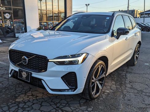 Used 2022 Volvo XC60 B5 R-Design w/ Advanced Package image 2