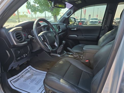 Used 2022 Toyota Tacoma TRD Off-Road w/ TRD Premium Off Road Package AWD/4WD image 10