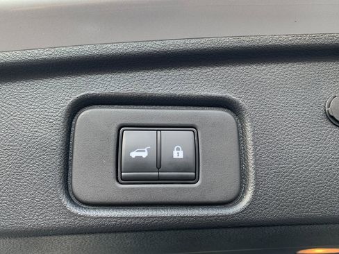 Used 2024 Nissan Pathfinder Platinum w/ Cargo Package image 8