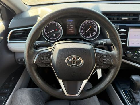 Used 2018 Toyota Camry LE FWD image 18