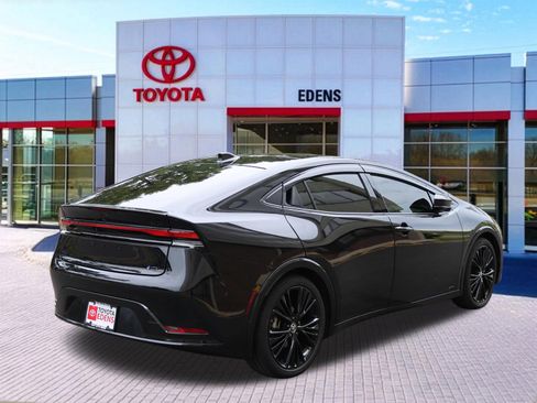 Used 2025 Toyota Prius AWD image 3