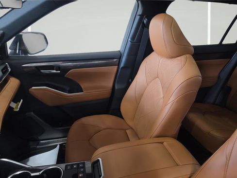 New 2026 Toyota Highlander Platinum AWD/4WD image 23