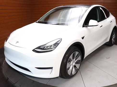 Used 2023 Tesla Model Y Long Range image 5
