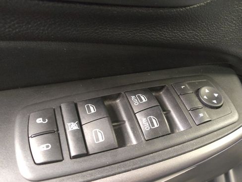Used 2019 Jeep Cherokee Limited FWD image 27