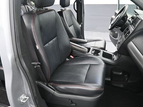 Used 2019 Dodge Grand Caravan GT image 16