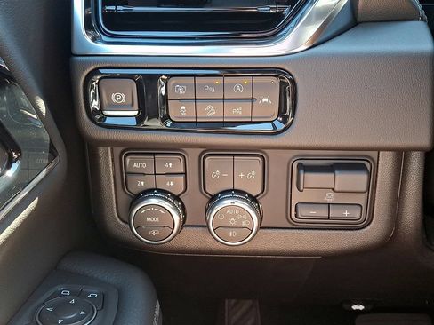 New 2026 GMC Yukon XL Denali w/ Denali Reserve Package AWD/4WD image 16