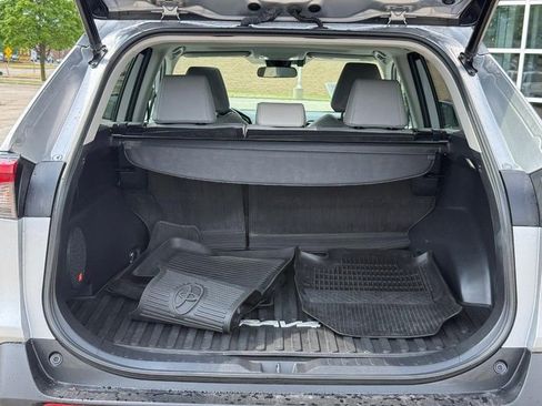 Used 2022 Toyota RAV4 XLE Premium AWD/4WD image 9