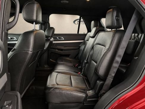 Used 2016 Ford Explorer XLT w/ Equipment Group 202A FWD image 12