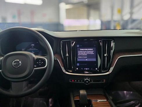 Used 2025 Volvo V60 B5 Cross Country Plus image 13