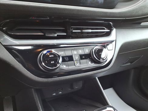 Used 2024 Buick Envista Sport Touring w/ Convenience I Package FWD image 23