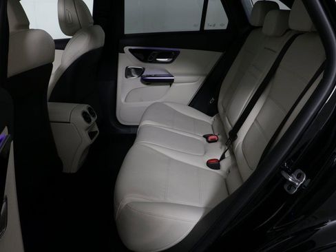 Used 2025 Mercedes-Benz GLC 350e 4MATIC image 15