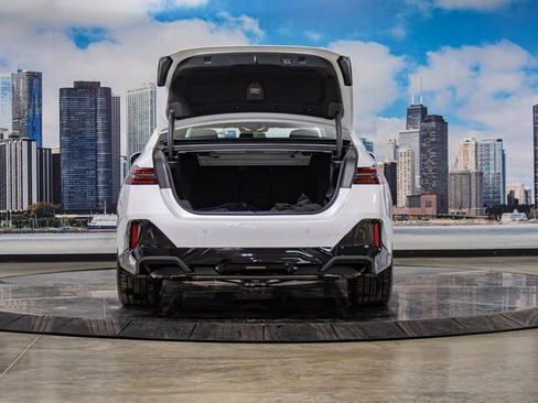 New 2026 BMW 550e xDrive w/ Executive Package image 12