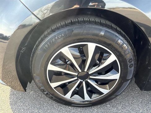 Used 2020 Toyota Corolla L image 14