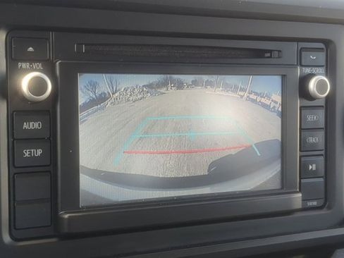 Used 2018 Toyota Tacoma SR image 12