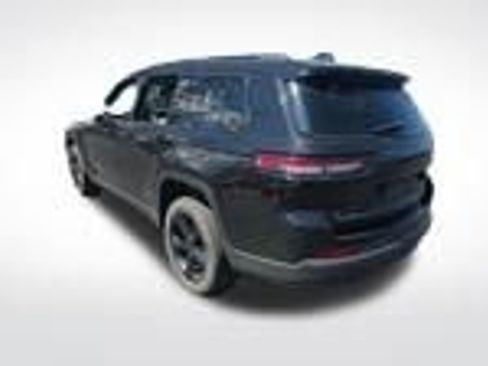 Used 2022 Jeep Grand Cherokee L Limited w/ Black Appearance Package AWD/4WD image 5