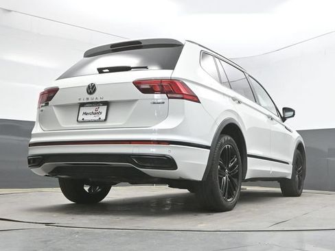 Used 2022 Volkswagen Tiguan SE R-Line AWD/4WD image 39