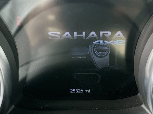 Used 2023 Jeep Wrangler Unlimited Sahara w/ Cold Weather Group AWD/4WD image 18