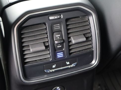Certified 2023 Porsche Macan AWD/4WD image 23