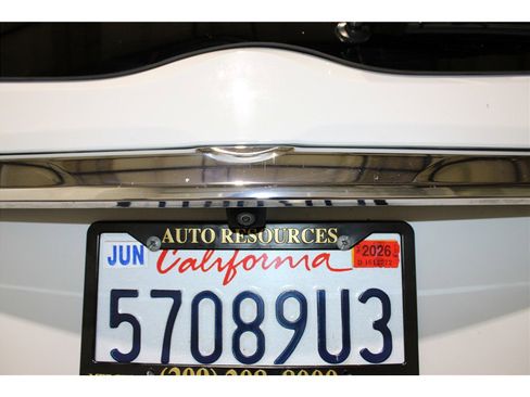 Used 2023 Buick Enclave Essence image 18