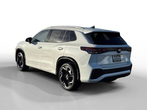 Certified 2025 Volkswagen Tiguan SEL R-Line image 3