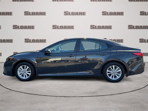 Used 2025 Toyota Camry LE image 2
