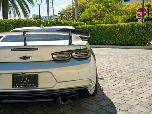 Used 2019 Chevrolet Camaro ZL1 image 26
