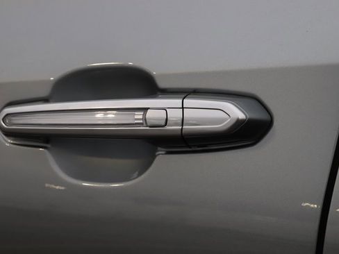 Used 2025 Cadillac XT4 Premium Luxury image 10