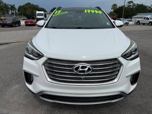 Used 2017 Hyundai Santa Fe Limited FWD image 2