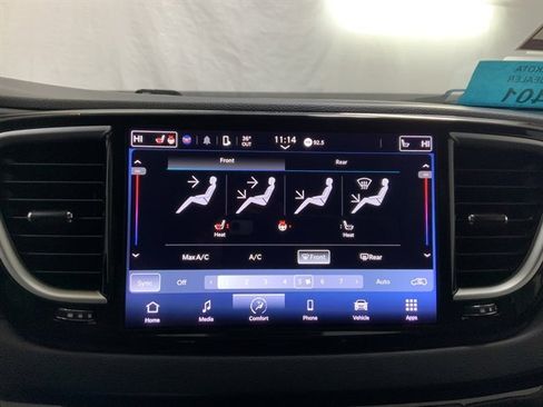 Used 2023 Chrysler Pacifica Touring-L image 31