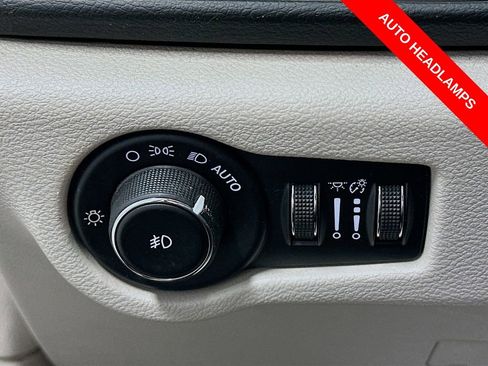 Used 2017 Chrysler Pacifica Touring-L FWD image 11