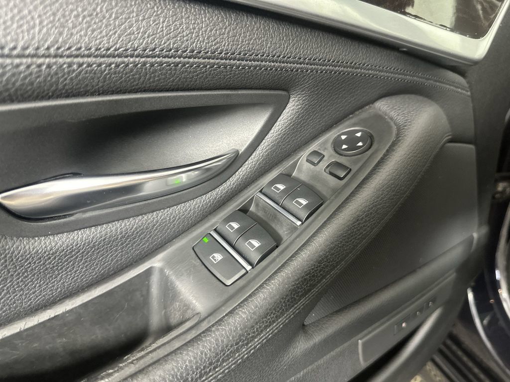 Used 2014 BMW 550i xDrive Sedan AWD/4WD image 27