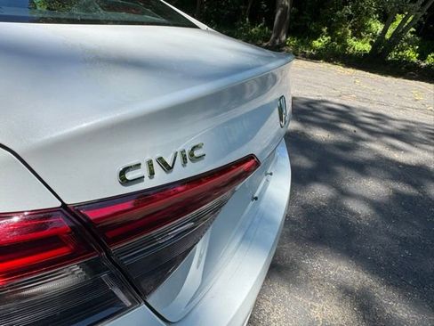 Used 2022 Honda Civic Sport image 9