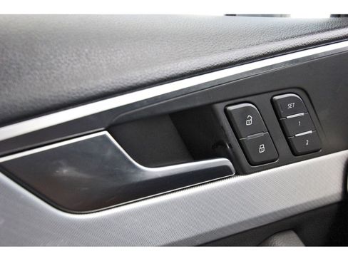 Used 2017 Audi A4 2.0T Premium image 23