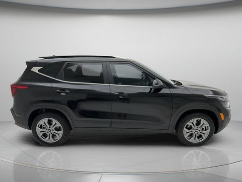 Used 2024 Kia Seltos S AWD/4WD image 3