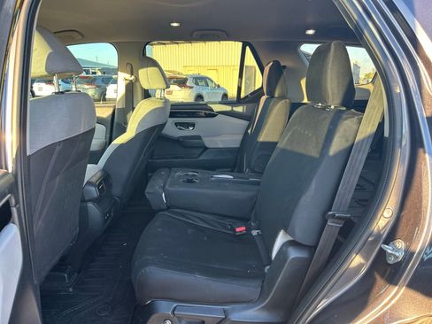 Used 2023 Honda Pilot LX image 13