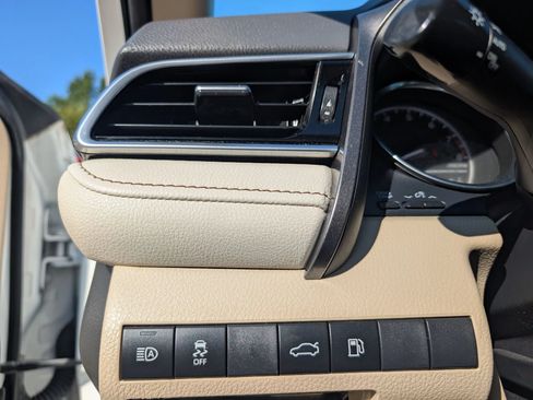 Used 2018 Toyota Camry LE FWD image 20