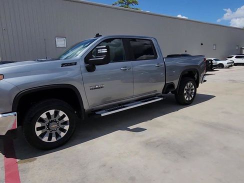 Used 2025 Chevrolet Silverado 2500 LT w/ Texas Edition AWD/4WD image 4