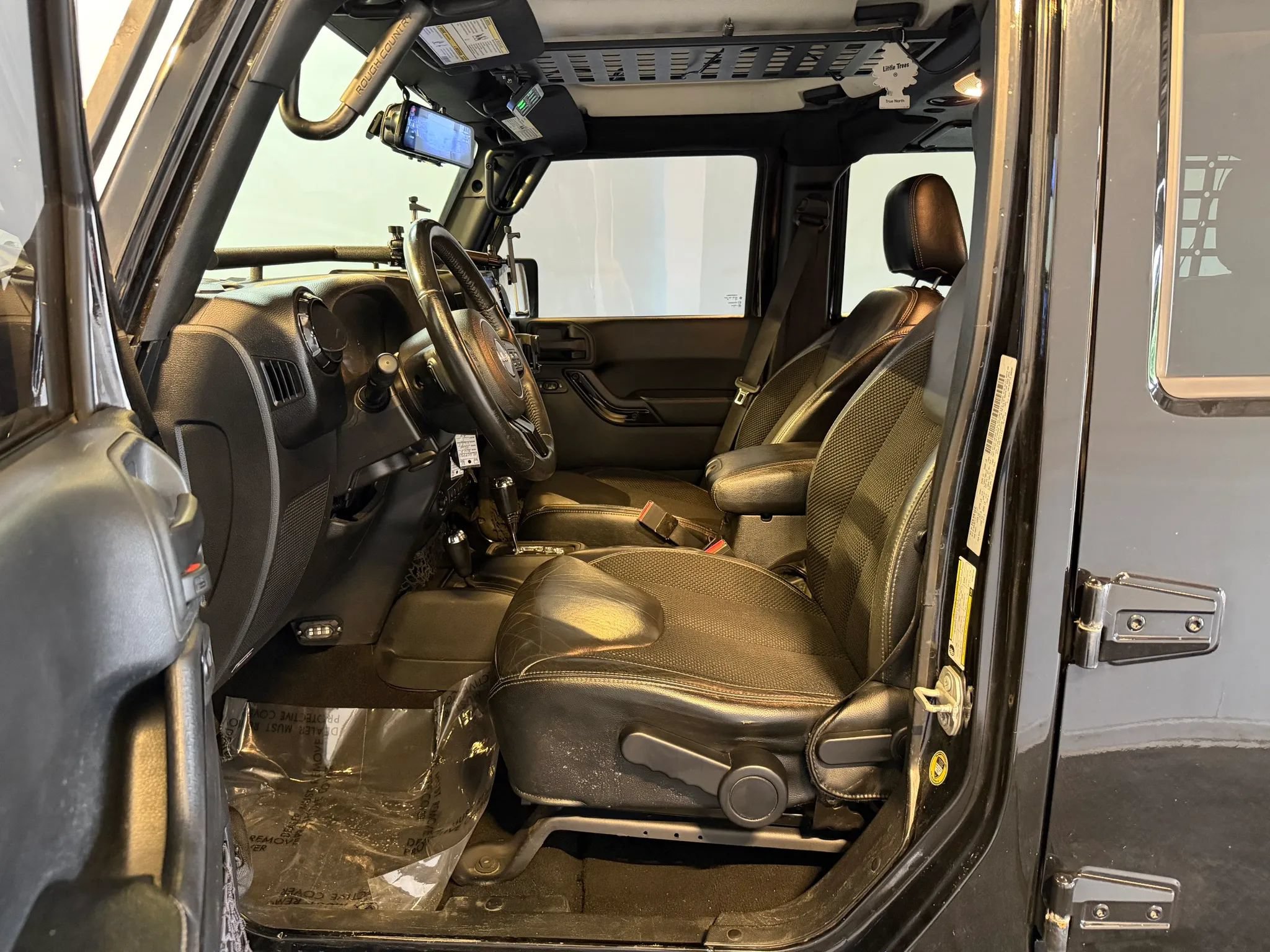 Used 2017 Jeep Wrangler Unlimited Sahara AWD/4WD image 10