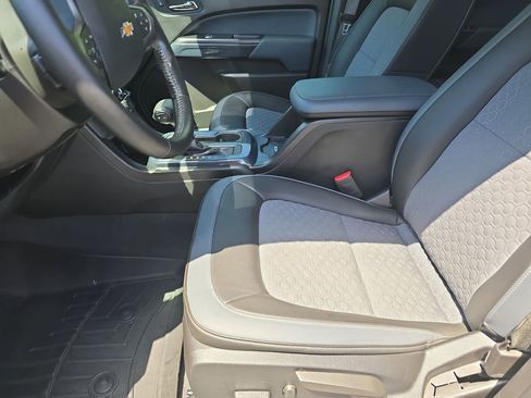Used 2021 Chevrolet Colorado Z71 AWD/4WD image 30