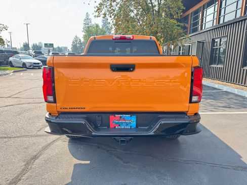 Used 2025 Chevrolet Colorado Z71 w/ Technology Package AWD/4WD image 4
