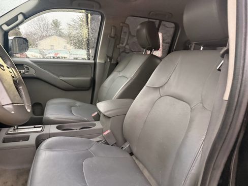 Used 2012 Nissan Frontier SL w/ Moonroof Pkg image 16